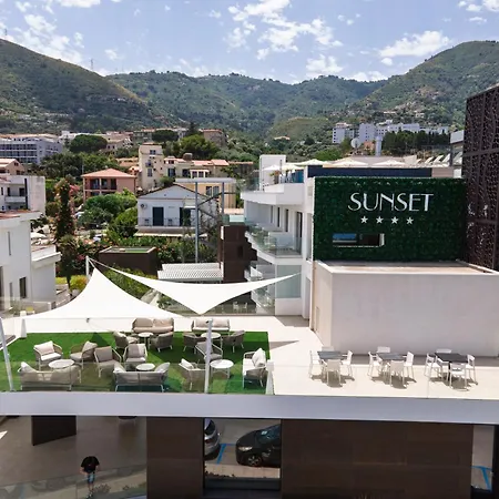 Sunset 4*